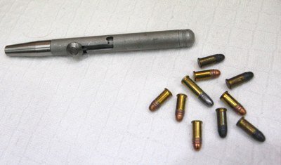 俄罗斯一83岁老人用钢笔形手枪射杀邻居(图)
